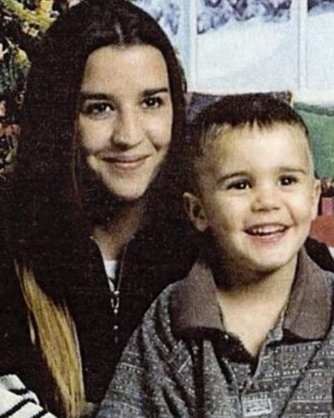 La dura vita della madre di un celebre cantante: un esempio di resilienza per tutti