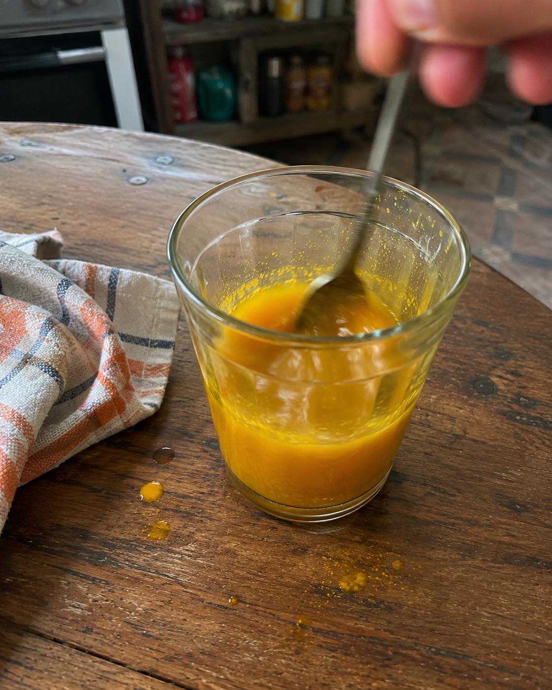I medici rivelano cosa provoca il consumo di miele con zafferano...
