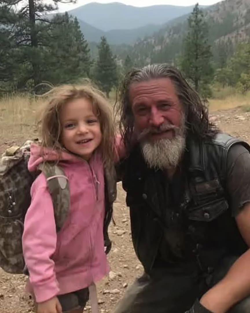 Motociclista ritrova bambina scomparsa dopo giorni di ricerche fallite